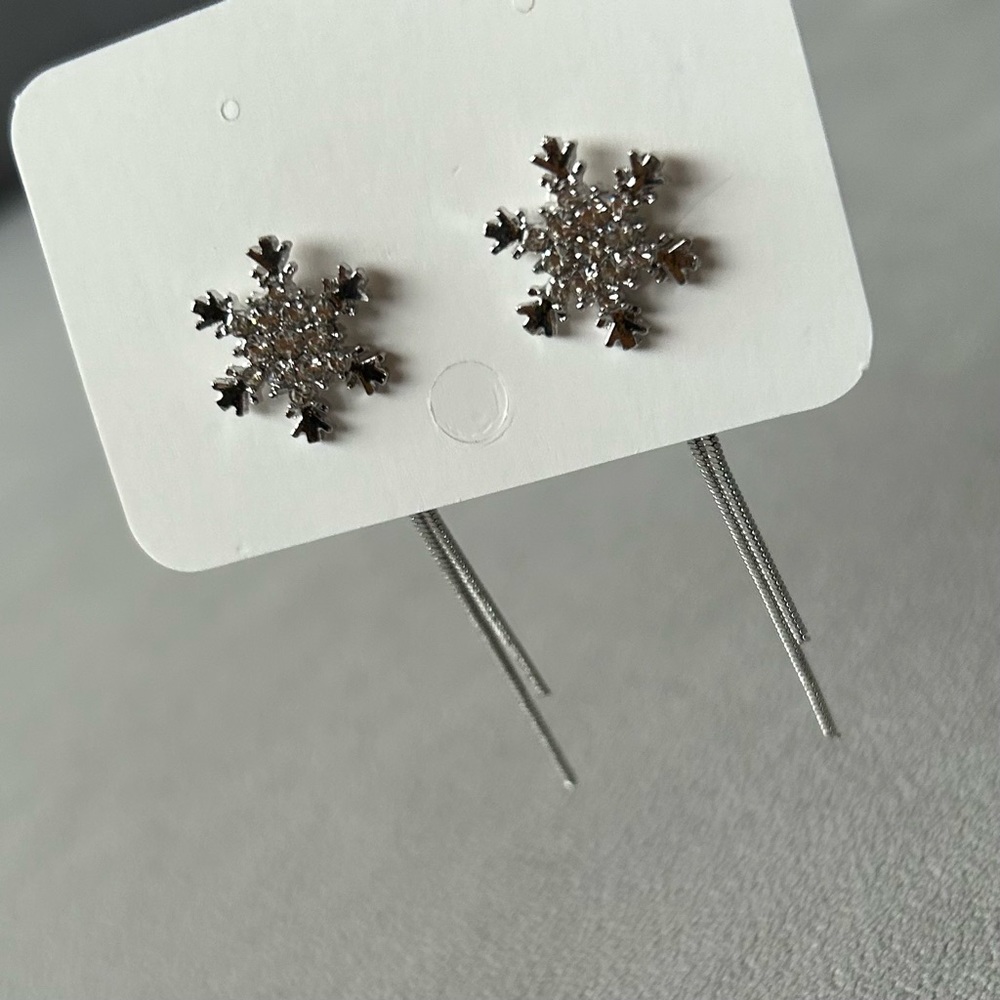 Snowflake Earrings ~ Long Silver Strand on Back ~ Brand New!